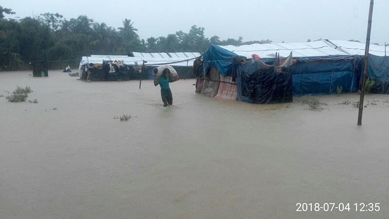 জিরো লাইনের রোহিঙ্গা শিবিরে বন্যায় মানবেতর অবস্থা