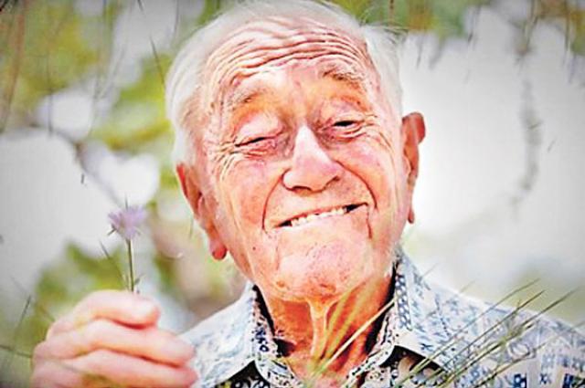 স্বেচ্ছামৃত্যু আলিঙ্গনে অস্ট্রেলিয়া থেকে সুইজারল্যান্ড যাচ্ছেন ১০৪ বছর বয়সী বিজ্ঞানী গুডাল