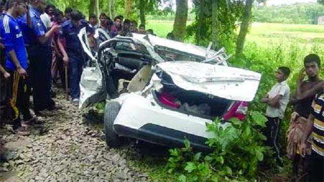 সড়ক দুর্ঘটনায় প্রাণ গেল তিন বিশ্ববিদ্যালয় শিক্ষার্থীসহ ৪ জনের