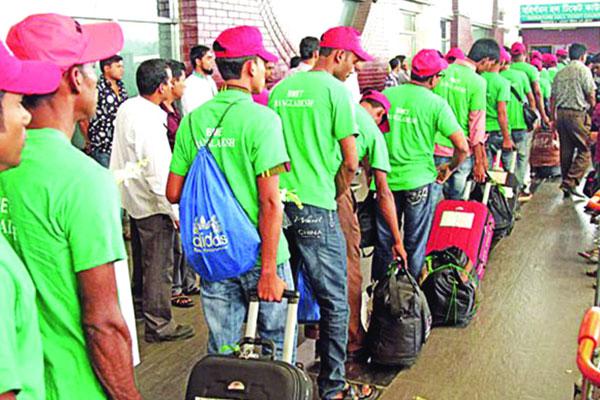 লক্ষাধিক বাংলাদেশিকে মালয়েশিয়া ছাড়তে হবে