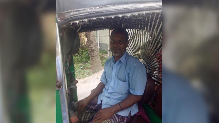 সিএনজি চালক যাত্রীকে খুঁজে বের করে ৬ লাখ টাকা ফিরিয়ে দিলেন