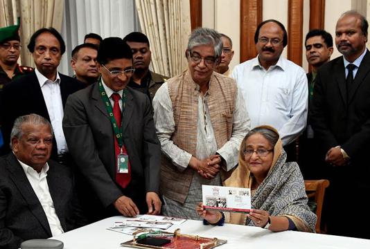 বঙ্গবন্ধু উপাধি সুবর্ণজয়ন্তীতে ডাকটিকিট অবমুক্ত করলেন প্রধানমন্ত্রী