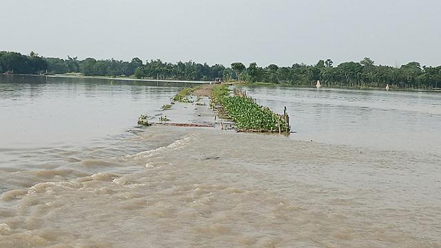 নদীগুলোতে পানি বিপদসীমার ওপরে, হাজারো পরিবার পানিবন্দি