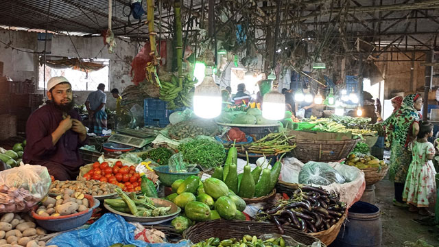 কমেনি ডিম-ব্রয়লার, সবজি-মাছের দাম