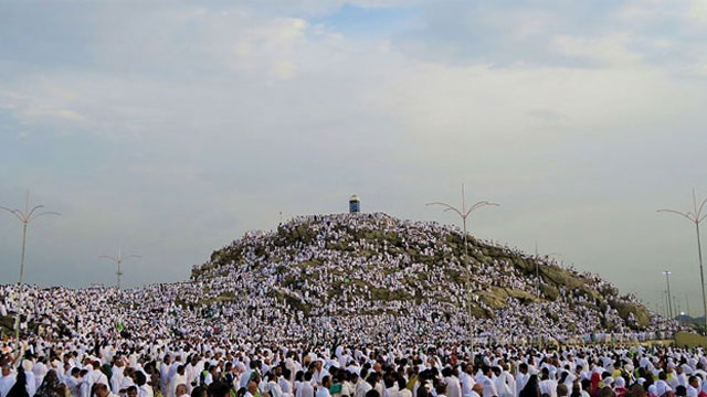 লাব্বাইক ধ্বনিতে মুখরিত আরাফাতের ময়দান