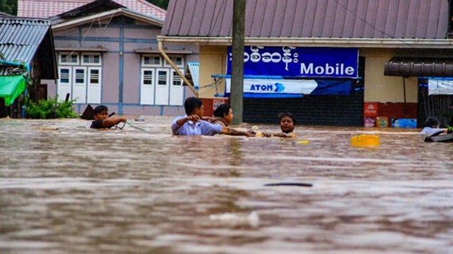 বৃষ্টিতে বিপর্যস্ত মিয়ানমার