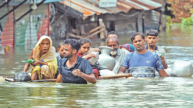 বন্যায় যোগাযোগবিচ্ছিন্ন আছে দেশের অনেক এলাকা