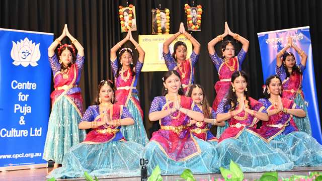 অনুষ্ঠানের উদ্বোধনী পর্বে BSPC বাংলা স্কুলের ছাত্রছাত্রীরা আবৃত্তি, গান ও নৃত্য পরিবেশন করে।