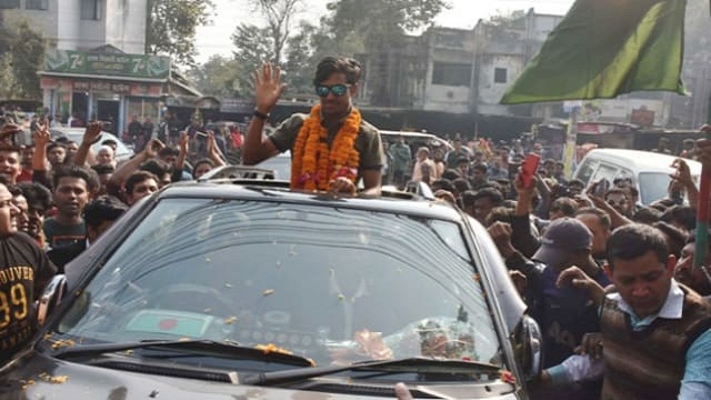 বিশ্বকাপজয়ী অধিনায়ক আকবরকে এভাবেই বরণ করে নেয় তার নিজ জেলা