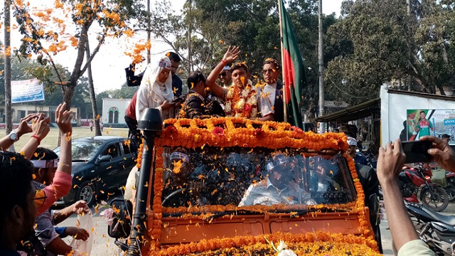 অভিষেককে পেয়ে উজ্জ্বীবিত নড়াইলবাসী