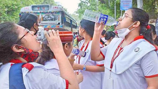 তীব্র তাপপ্রবাহে পশ্চিমবঙ্গে শিক্ষাপ্রতিষ্ঠান বন্ধ ঘোষণা