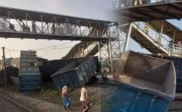    ভারতের ওড়িশার জাজপুরে  লাইনচ্যুত হয়ে স্টেশনের ওয়েটিং রুমে ট্রেন, নিহত ৩