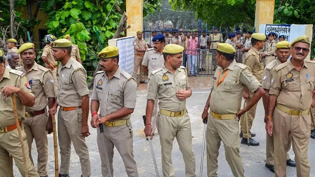 উত্তরপ্রদেশে অপরাধ দমনে হিন্দু ক্যালেন্ডার ব্যবহারের নির্দেশ পুলিশকে!