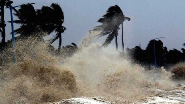  সেন্টমার্টিনে তাণ্ডব শুরু করেছে মোখা