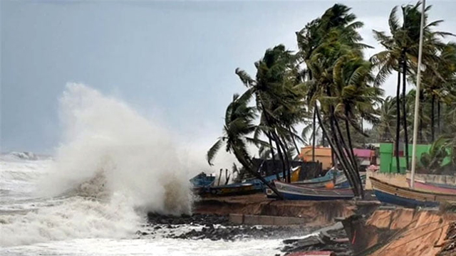 ৮০ কিলোমিটার বেগে ঝড়ের আভাস, নদীবন্দরে সতর্কতা