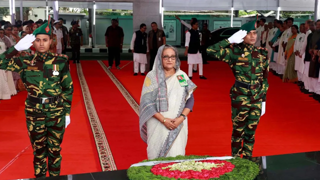  ঐতিহাসিক ছয় দফা দিবসে বঙ্গবন্ধুর প্রতিকৃতিতে প্রধানমন্ত্রীর শ্রদ্ধা নিবেদন